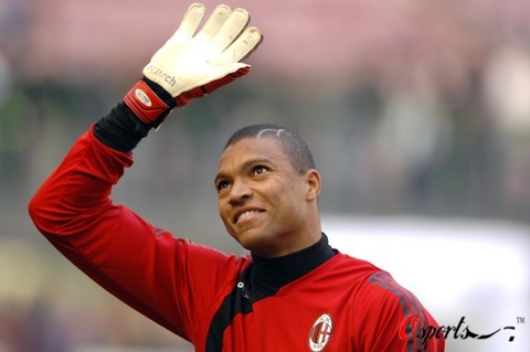 梦幻联动！T1四人组造访拜仁主场，领取印有自己名字的拜仁队服